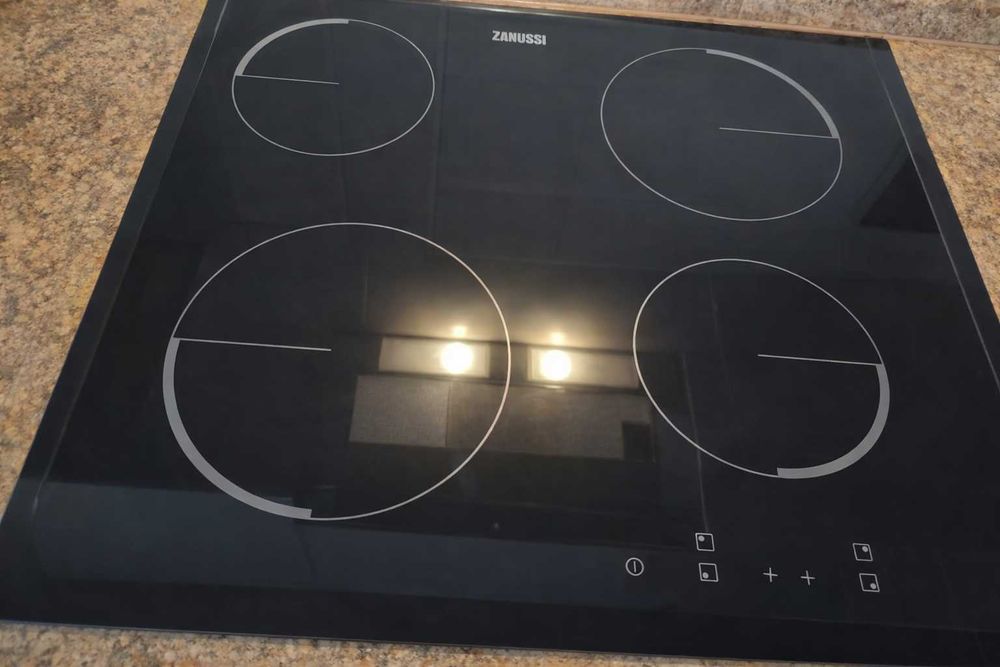 Варочная поверхность Zanussi