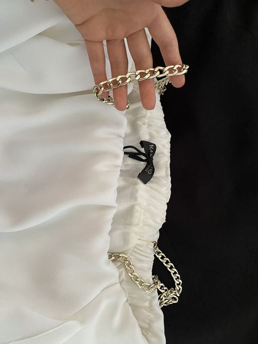 Бяла пролетна/лятна рокля на guess by marciano с паднали рамена