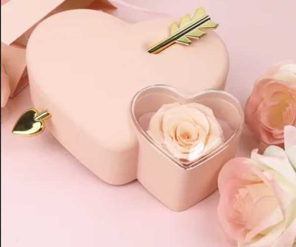 Cutie cadou cu trandafir nemuritor, cutie inima roz