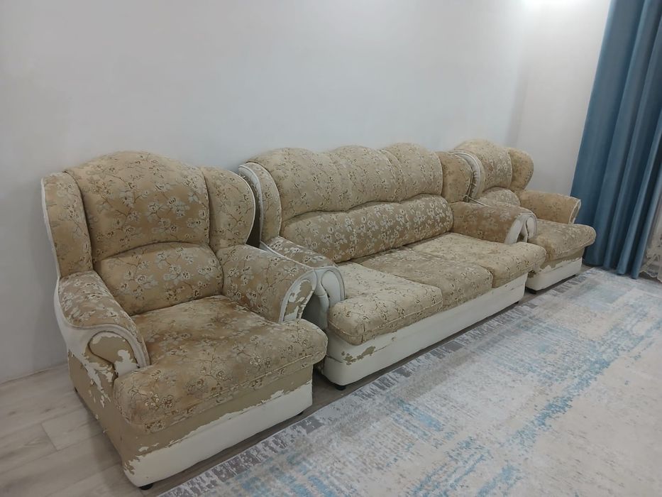 Продам диван с креслами
