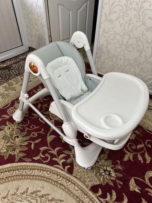 Bolalar ovqat stulchigi holati zor oq seriy aralaw rangda