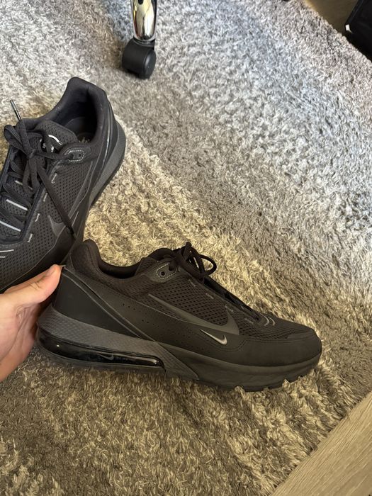 NIKE air max pulse