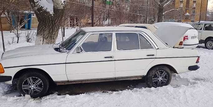 Daimler-Benz 200D W123   4мккп