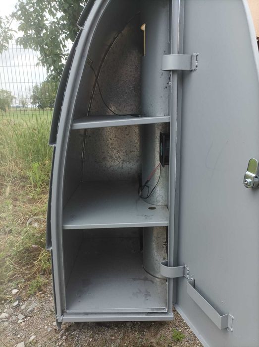 Dulap metalic stalp stradal cu energie solara