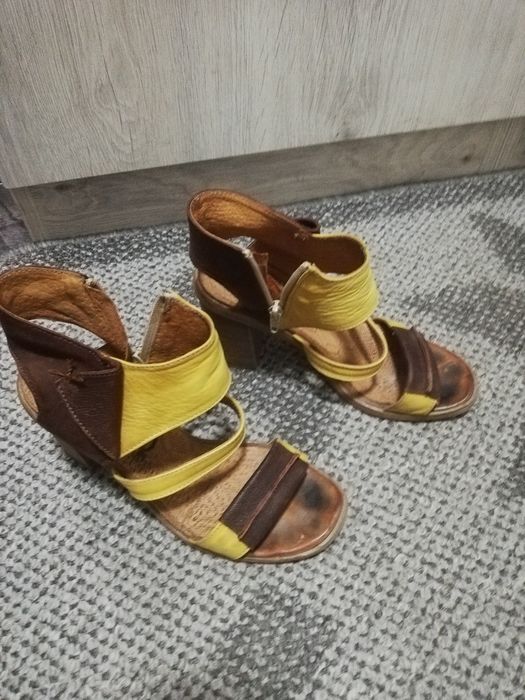 Сандали от естествена кожа