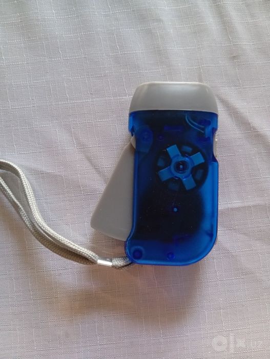 Qolda elektor chiqazuvchi fonar