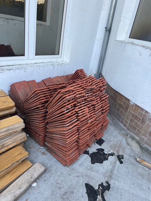 Vand țigla aproape nouna 1,5 leu bucata
