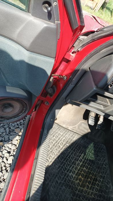 Reno 19 1990 красный