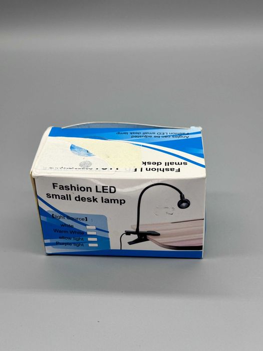 Малка LED настолна лампа с щипка, гъвкаво рамо и USB захранване