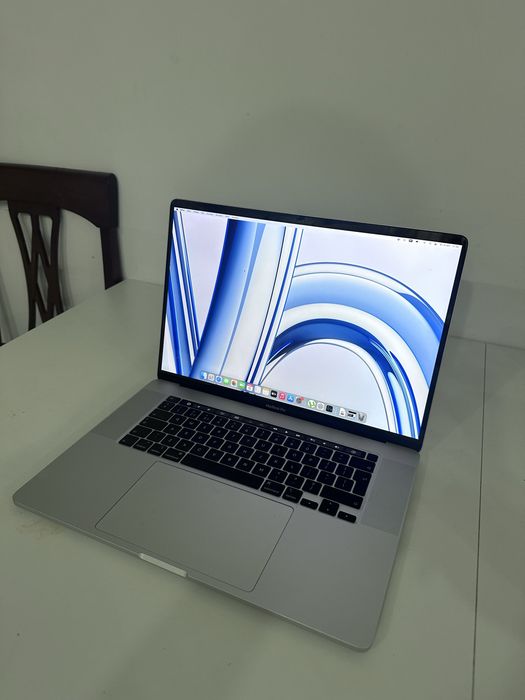 MacBook Pro 16 — Идеальное состояние | 16/512 |