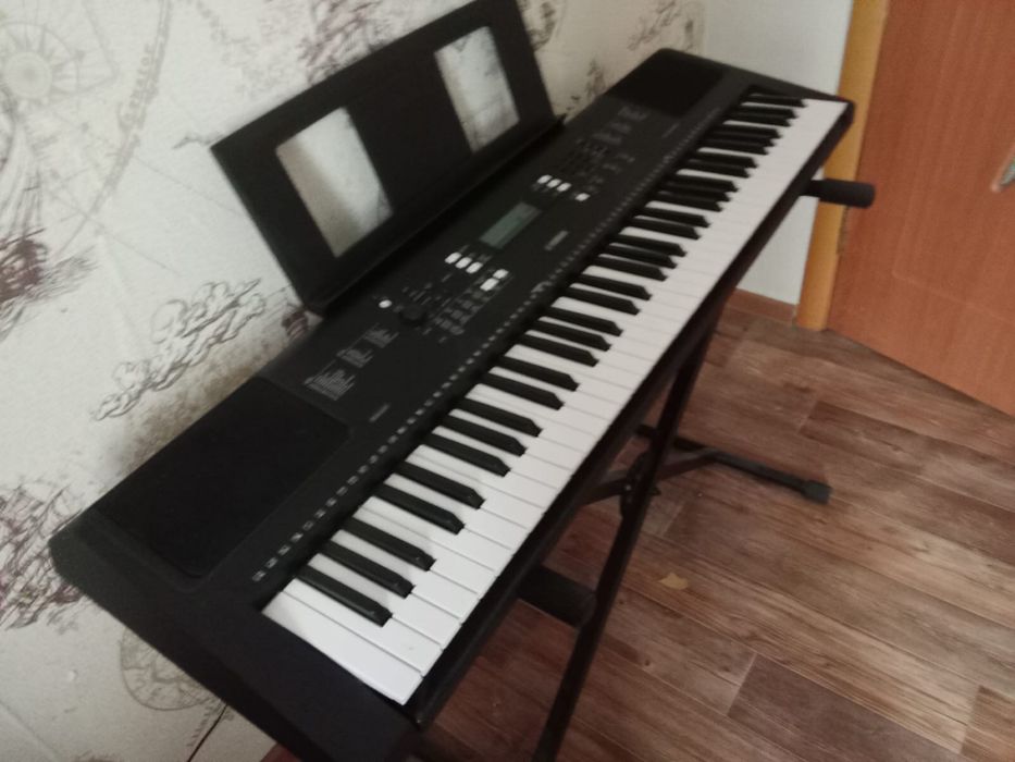 Срочно продам синтезатор