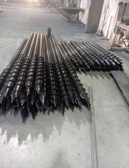 Метални винтове за навиване в земя.