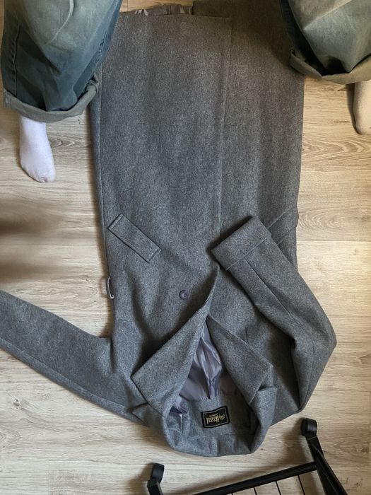 Продам пальто серое новое