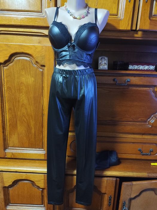 Bustiera și colanți M