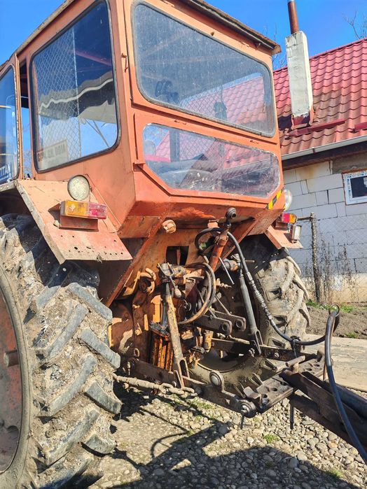 Tractor Universal 650