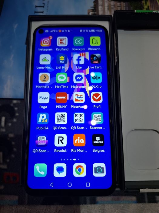 Telefon aproape nou cu incarcator