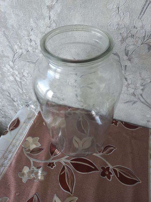 Продам банку, бутыль - 5 литров