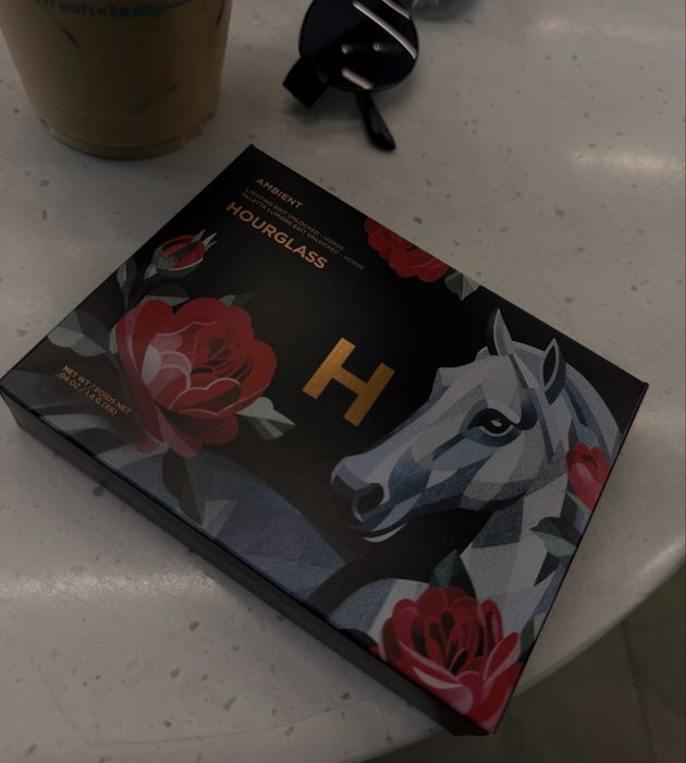 Палетка Hourglass