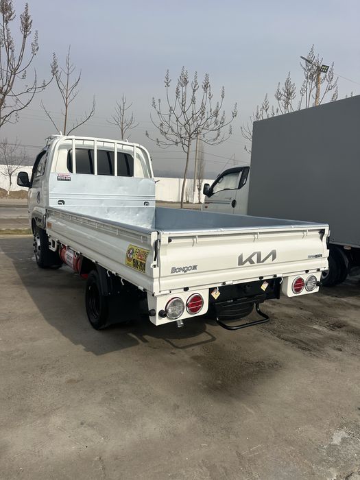 Sotiladi kia bongo 1.2 ton