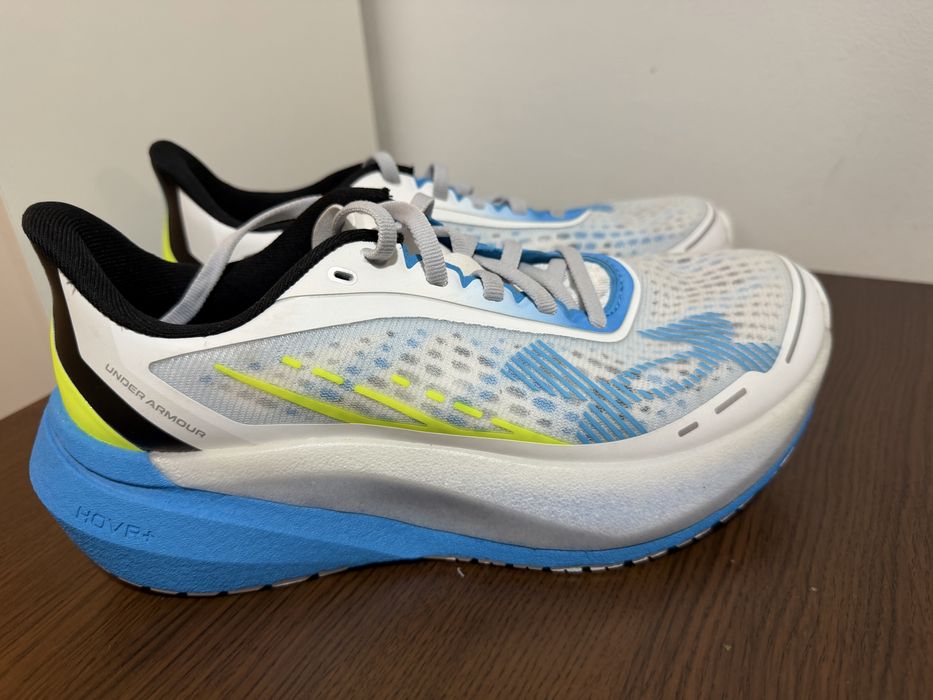 Adidasi noi Under Armour
