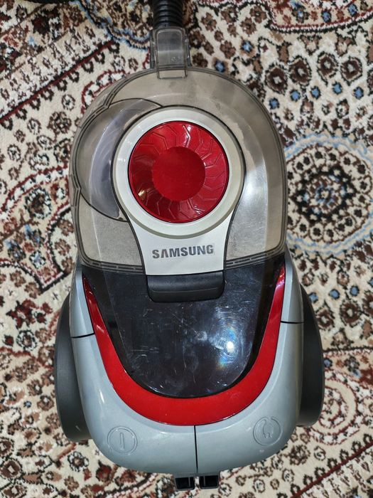 Пылесос Samsung продаётся