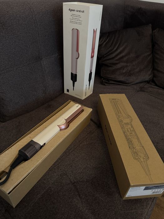 Dyson airstrait