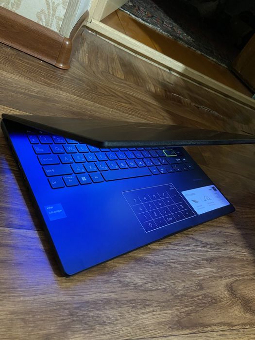 ASUS Laptop новый