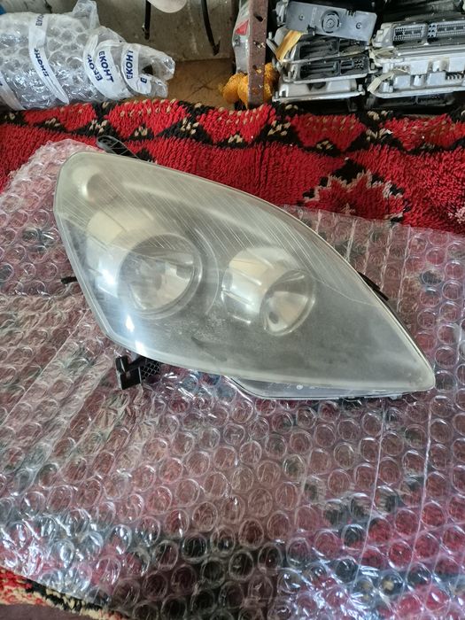 Оригиналено Фарове  за Зафира Б 2005- 2010г