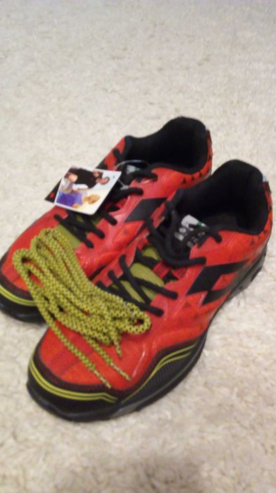 Продам кроссовки LOTTO.