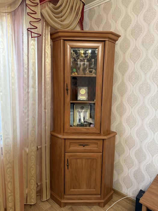 Продам угловой шкаф