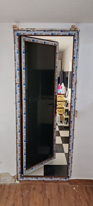 Termopane și Rulouri Exterioare