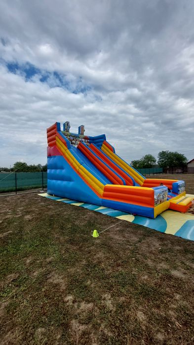 Tobogan gonflabil de închiriat!