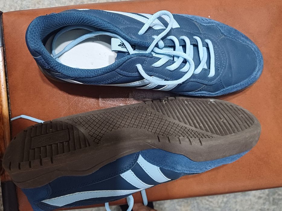 Кроссовки и осенние полуботинки