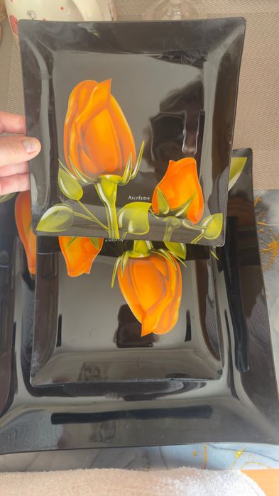 Продается набор 6 тарелок + блюдо