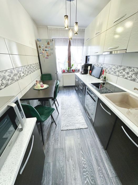 Apartament 3 camere + garaj de vânzare Cartier Păcii, Târnăveni, jud. Mures