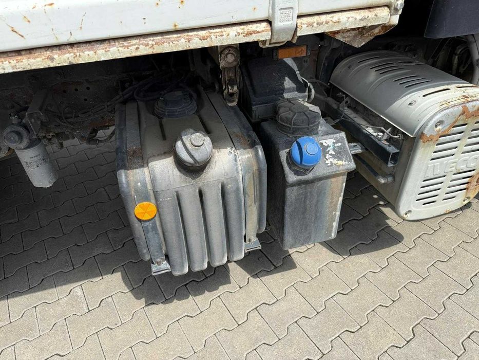 Autoutilitara IVECO 812 M basculabil in 3 parti