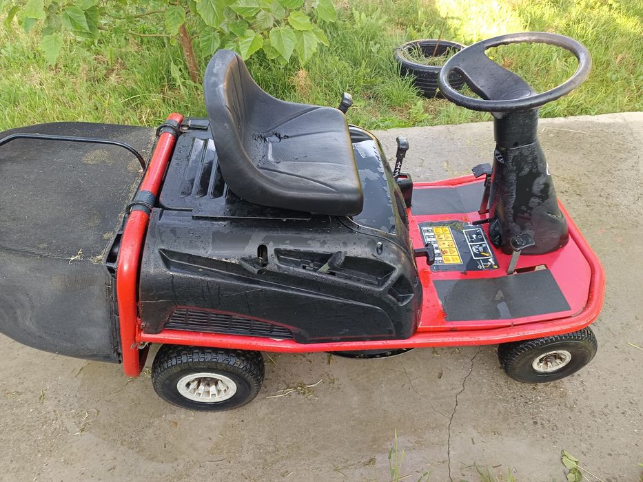 Tractor gazon / iarba