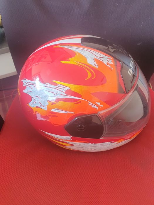 Продавам  мото каска