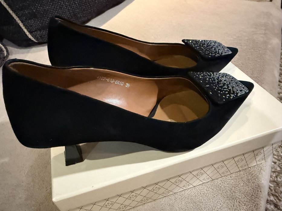 Черни обувки - велур