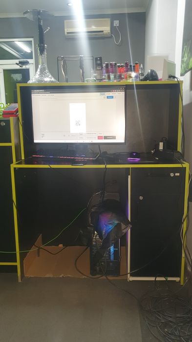 Продам стол ресепшн