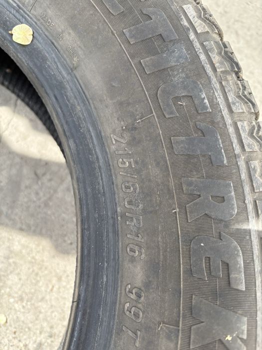 Комплект зимних шин(срочно продам)
