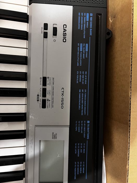 Продам синтезатор б/у. В отличном состоянии