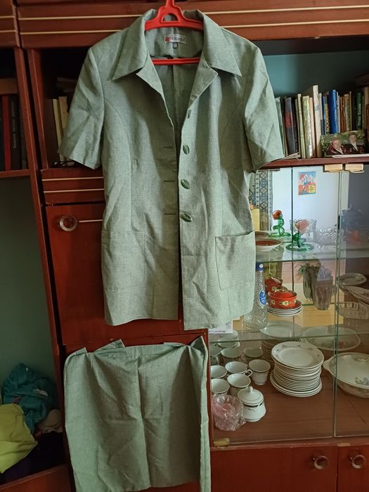 Продам женские платья