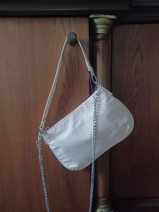 Чантичка Bershka