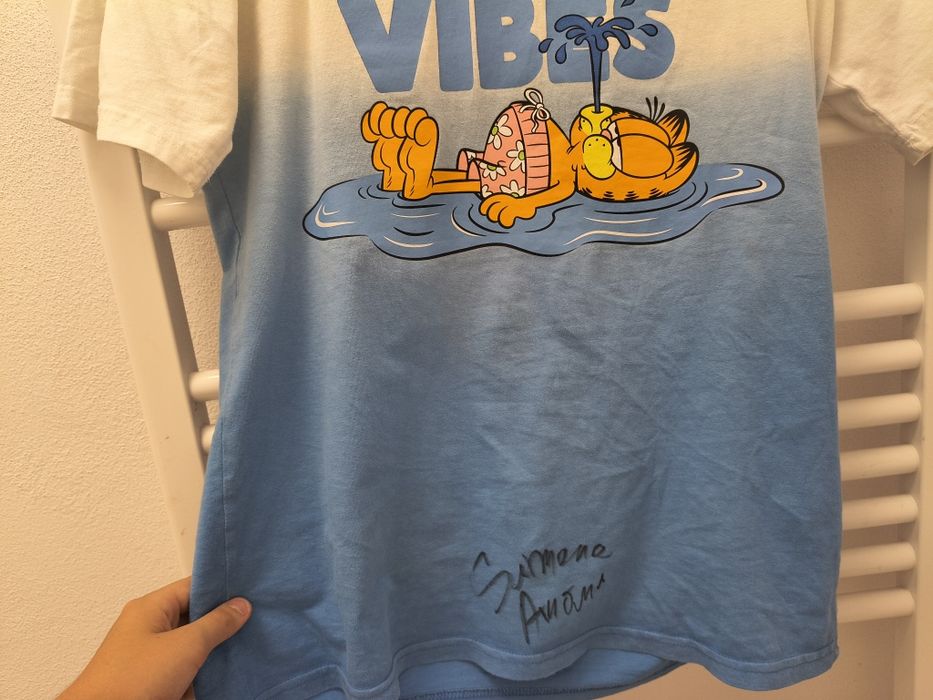 Tricou Garfield semnat Simona Amânar