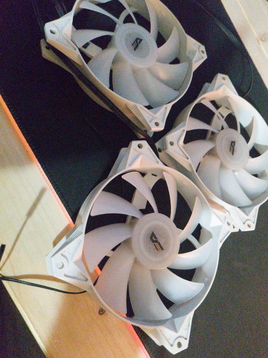 4 fanuri de 120mm