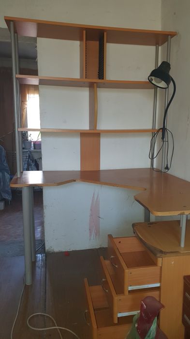 Продам компьютерный стол. СРОЧНО