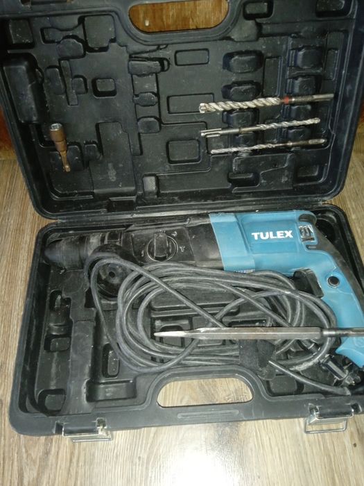 Продаю почти новый перфоратор