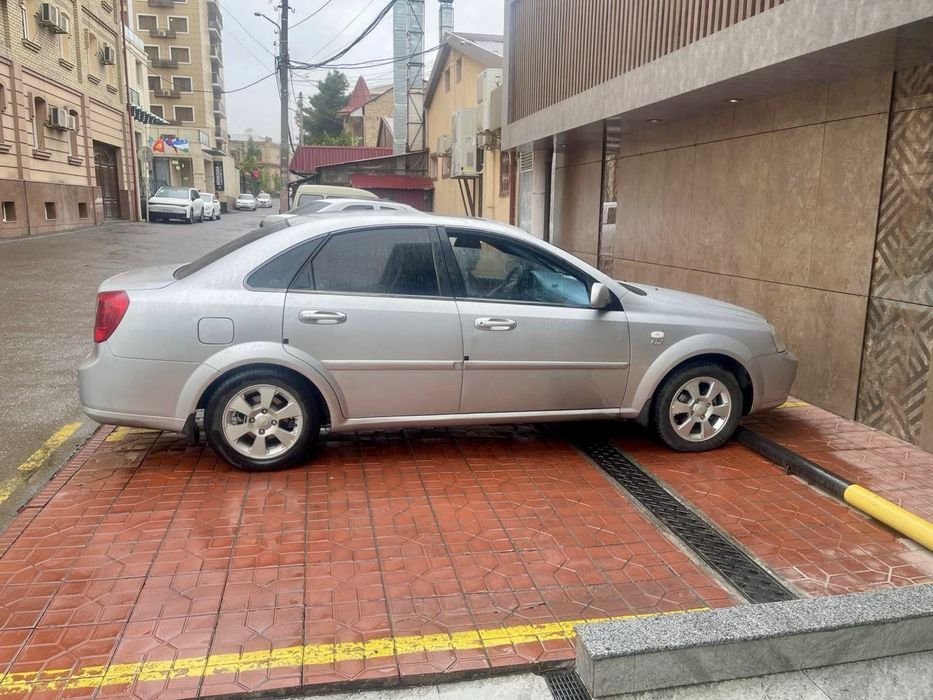 Chevrolet Lacetti 1.8 2011 AT Ideal