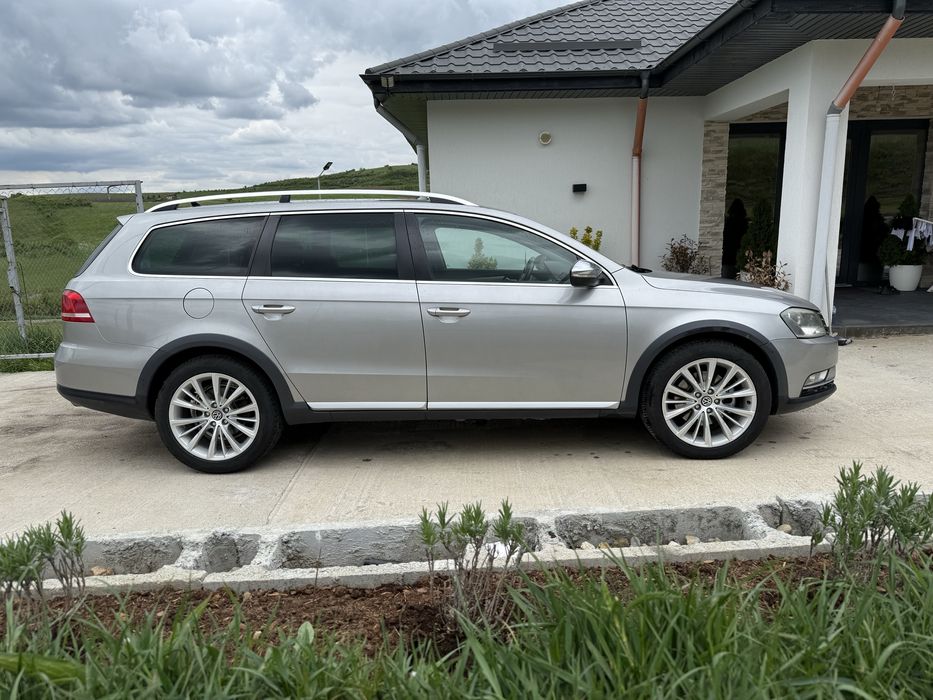 VOLKSWAGEN Passat Alltrack 2012 — imagine 4